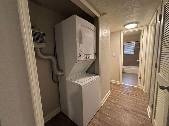 5th image of 3710 Wyandotte St APT 9