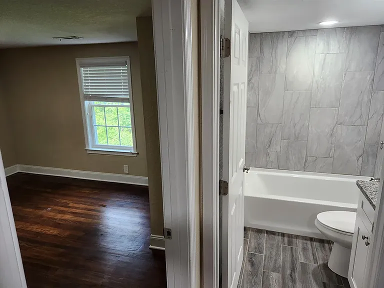 578 Harrop Ln #4 — Photo 3