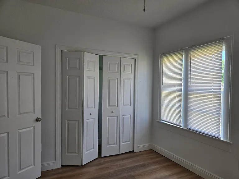 403 Avenue J SE — Photo 5