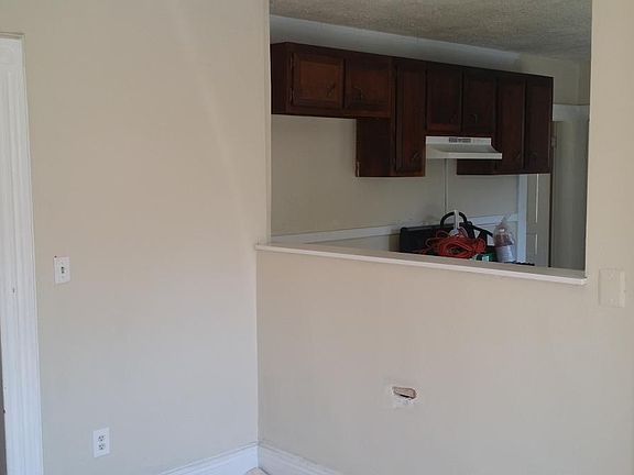4th image of 769 Beechwood Ave Fl 1ST