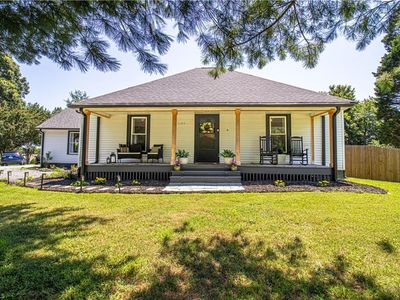 1105 Jonestown Rd, Winston Salem, NC, 27103