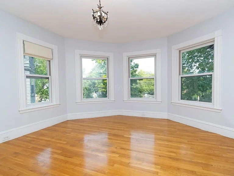 158 Elm St N #2 — Photo 3