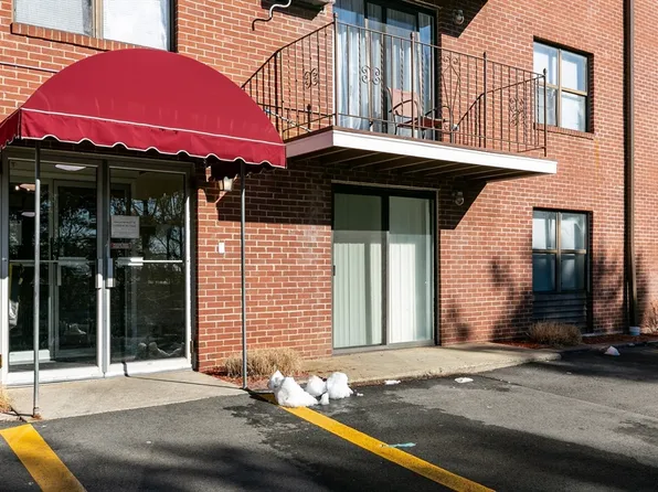 10 Wrentham Rd APT 212, Worcester, MA 01602