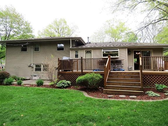 3rd image of 6303 Lakewood Ct