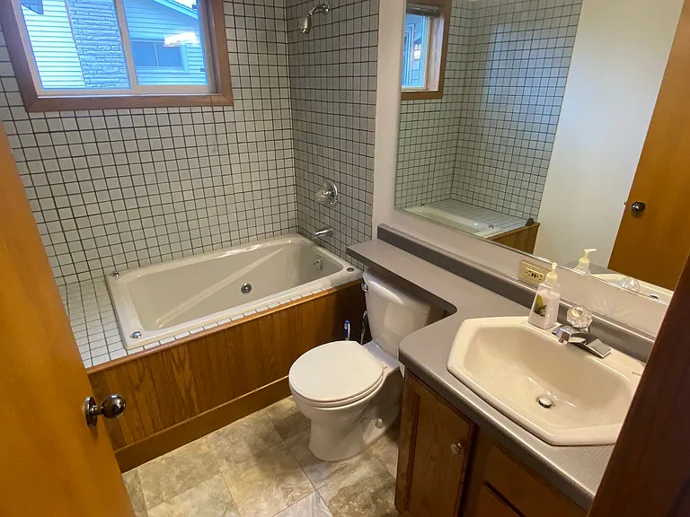 914 Chicago Ave — Photo 7