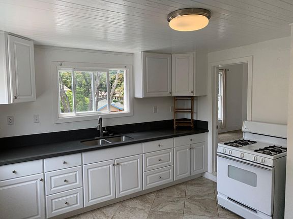 4th image of 333 W Ortega St