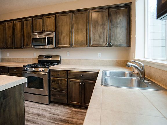 5th image of 3141 SE Brookwood Ave
