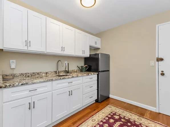 305 East 24th Street image 15 of 27