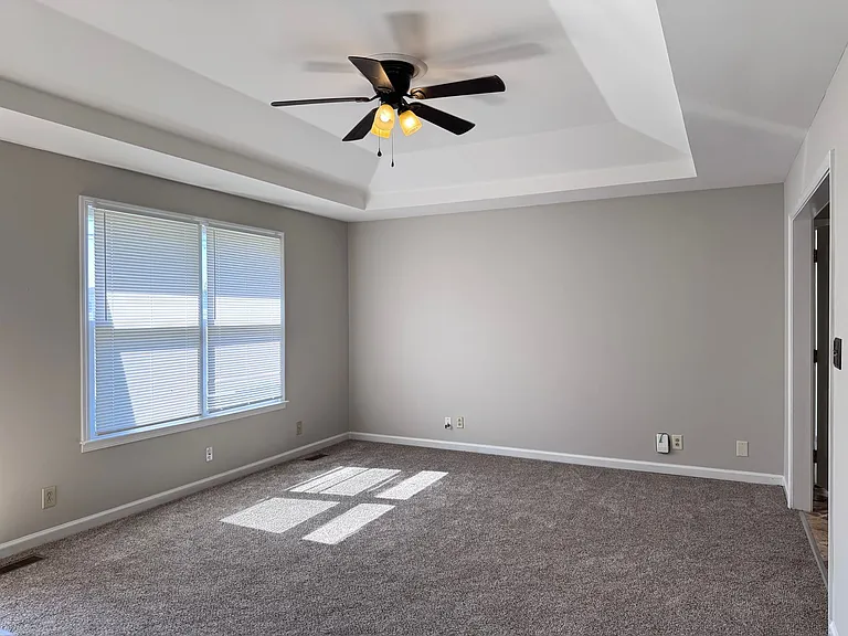 438 Kelsey Dr — Photo 2