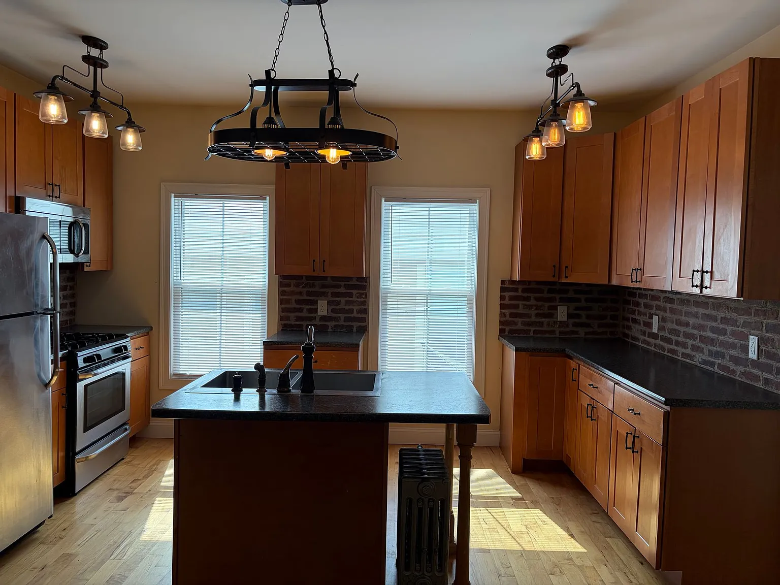 24 Cedar St — Photo 1