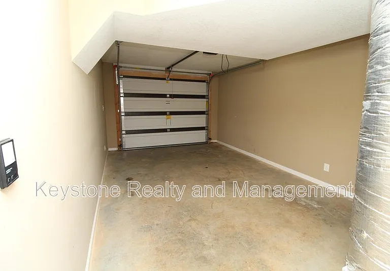 1721 Thistlewood Dr #B — Photo 8