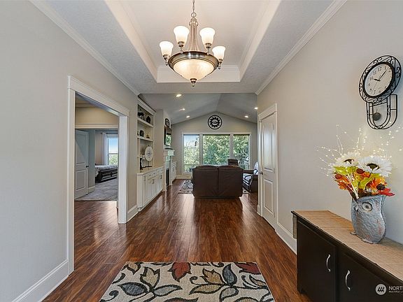 3rd image of 31 Hampshire Drive