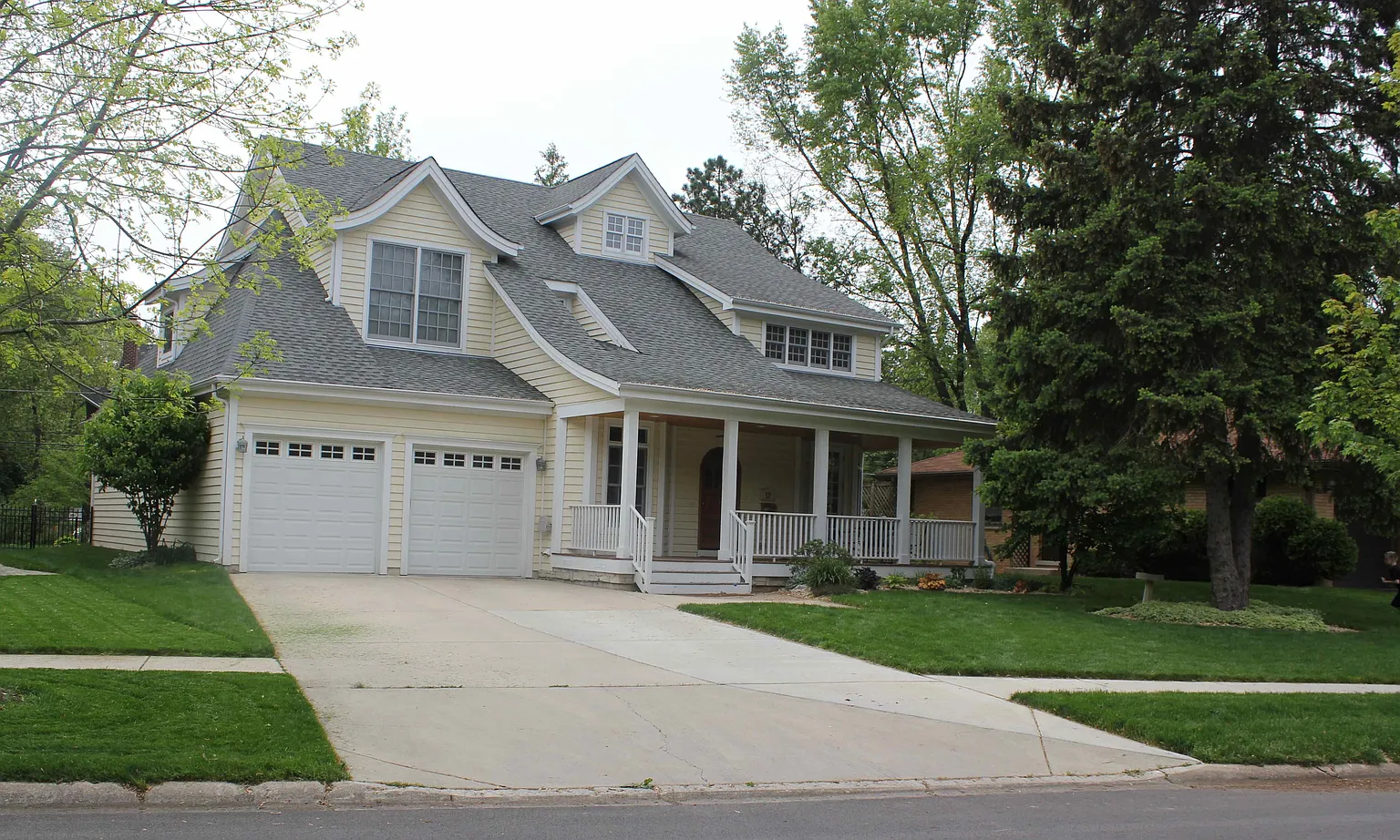 651 Sunset Dr photo 1