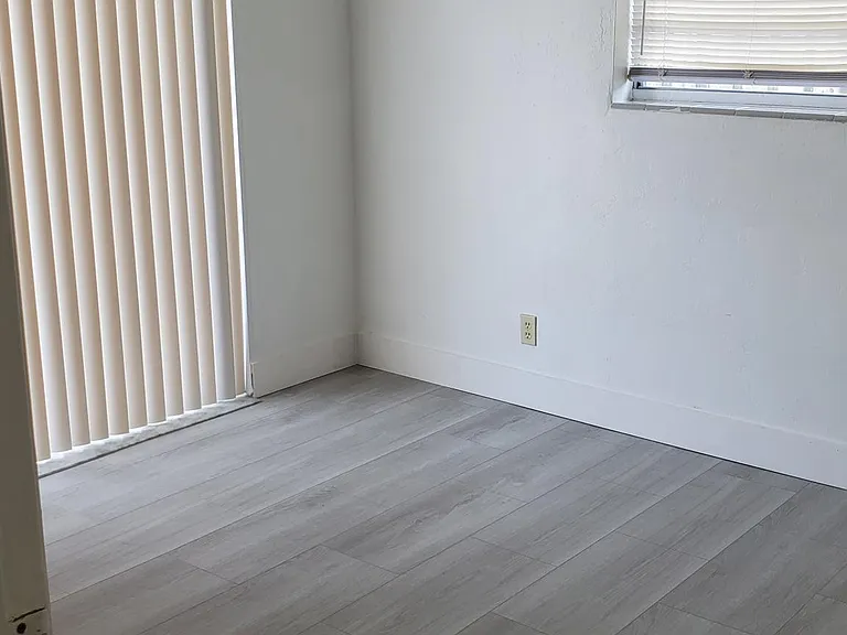 4140 NE 3rd Ave — Photo 7