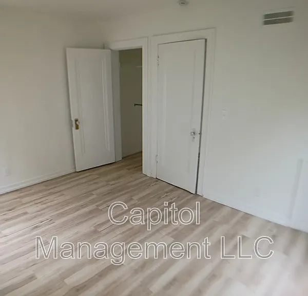 316 W Saginaw St #1/2 — Photo 17