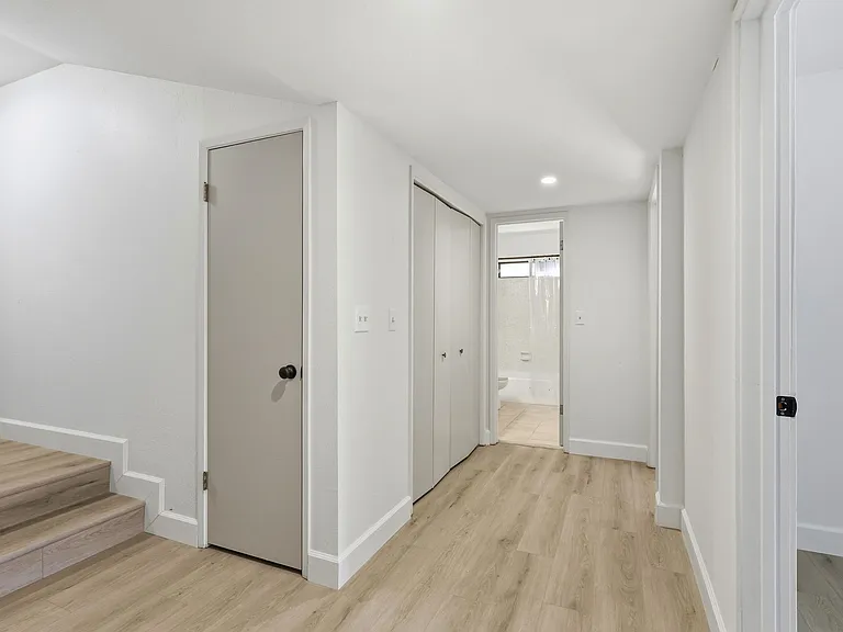 114 Falmouth Ct — Photo 25