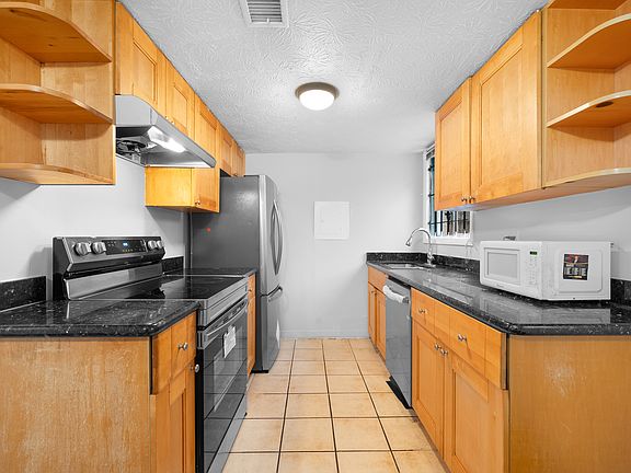 5th image of 2956 N Dekalb Dr