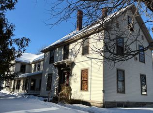 73 2nd St #2, Hallowell, ME 04347