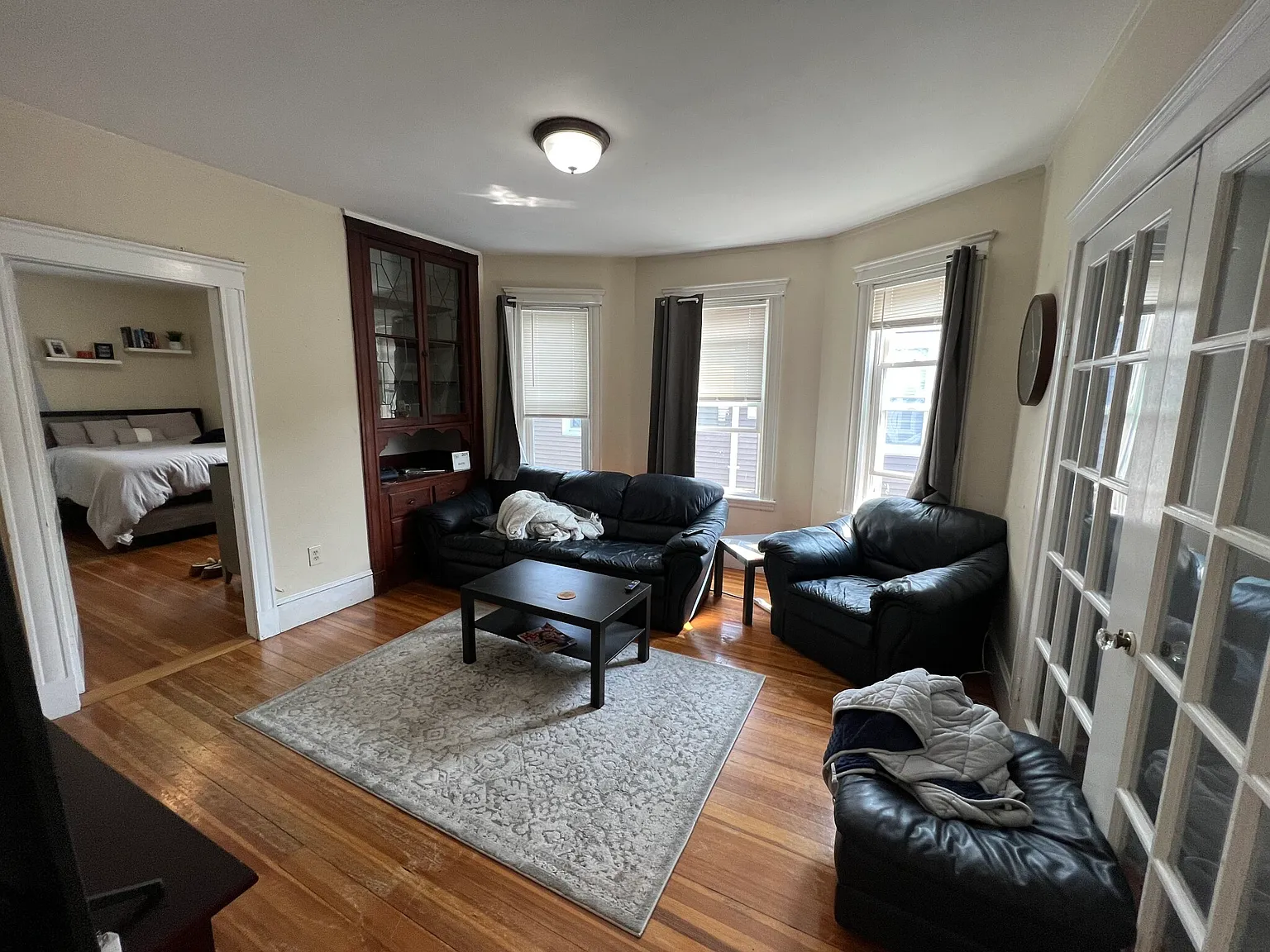 3 bed, 1200 sqft, $3,000 — Photo 1
