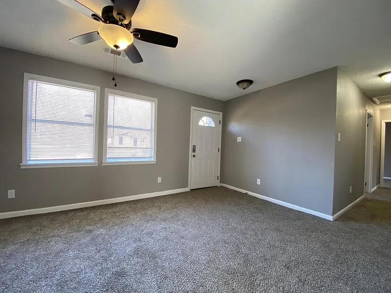 661 Whitehaven Ln — Photo 2