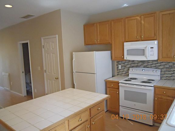 3rd image of 824 SE 62nd Ave