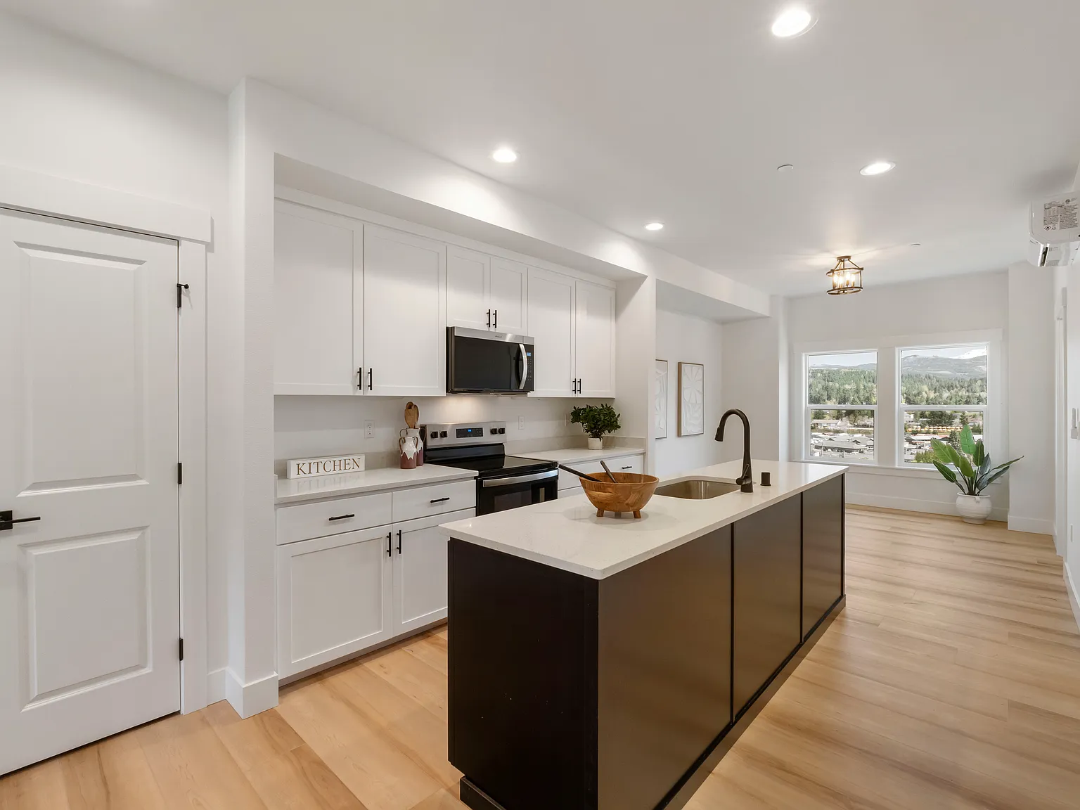 Eatonville 3 Bedroom with Pictureque Views — Photo 3