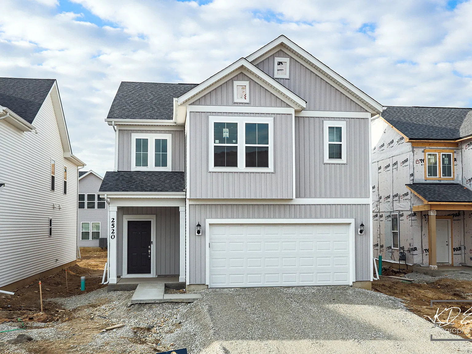3 bed, 2.5 bath, 2156 sqft, $3,800 — Photo 2