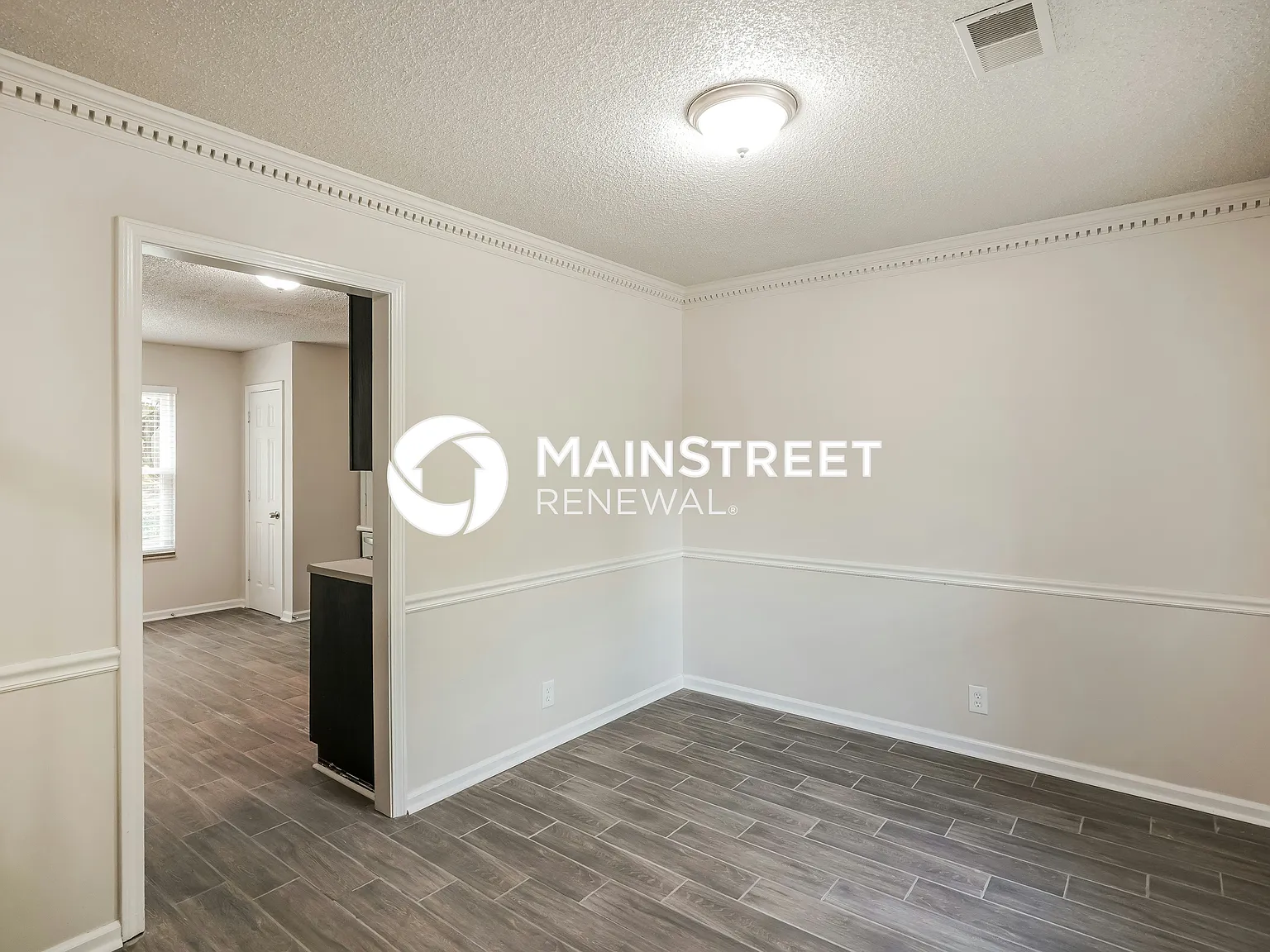 124 Newcastle Ct — Photo 4