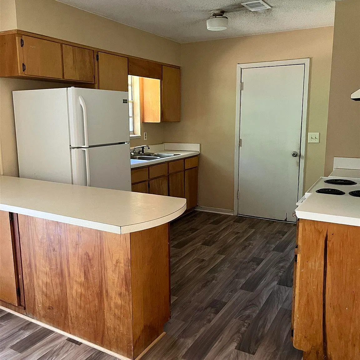 3 bed, 1107 sqft, $1,395 — Photo 2