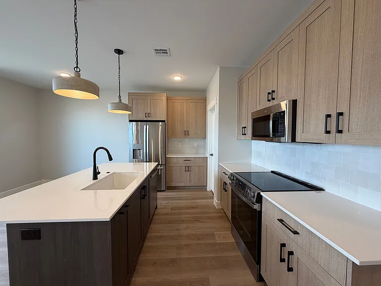 577 E Hemsworth Ln — Photo 9