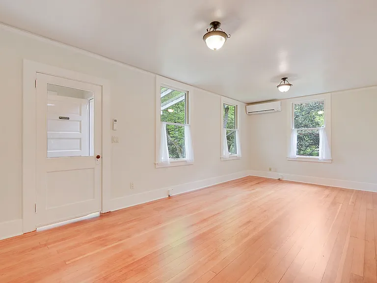 1608 Walnut St — Photo 4