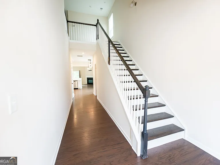 57 Robertson Ave — Photo 4