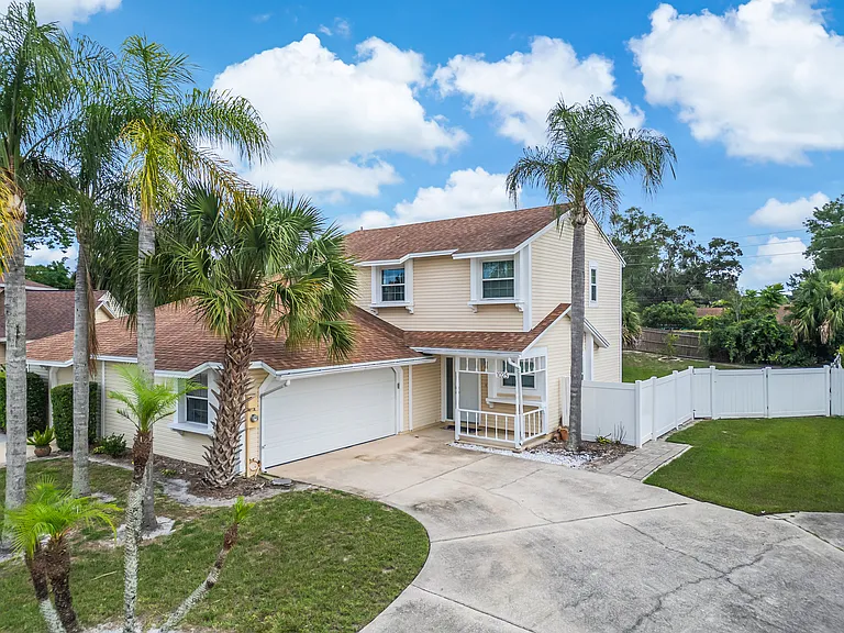 1025 Wentworth Ct — Photo 1