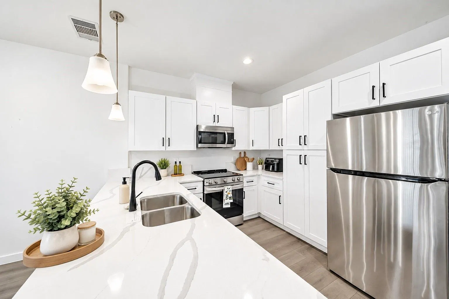 3 bed, 2.5 bath, 1235 sqft, $1,650 — Photo 1