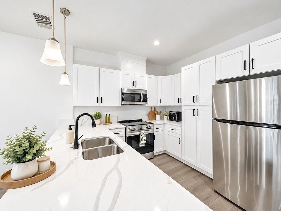 1st image of 4011 King St
