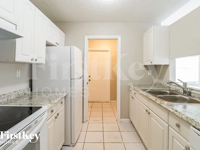7701 SW 7th Ct — Photo 6