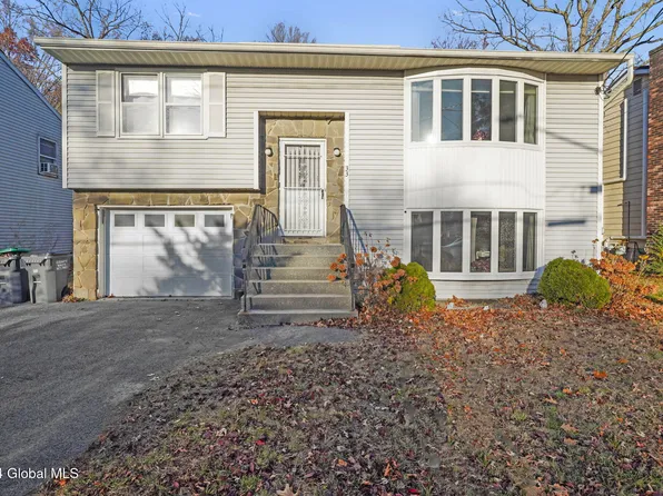 33 Cresthaven Avenue, Colonie, NY 12205