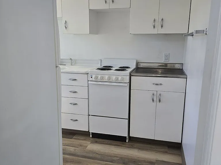 449 NE Winchester St — Photo 11