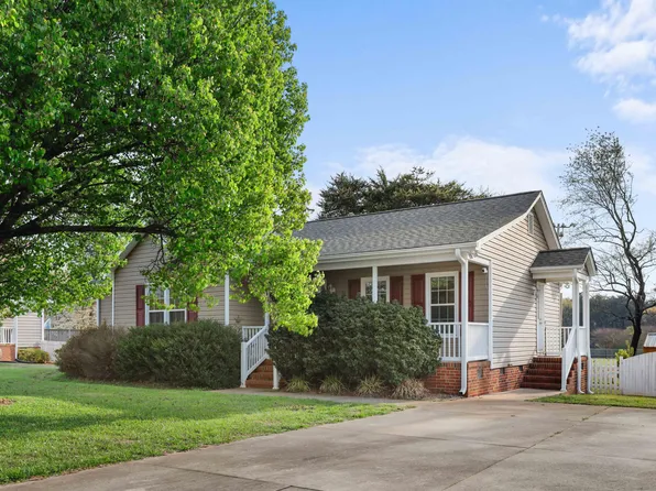 4 Lea Ln, Mebane, NC 27302