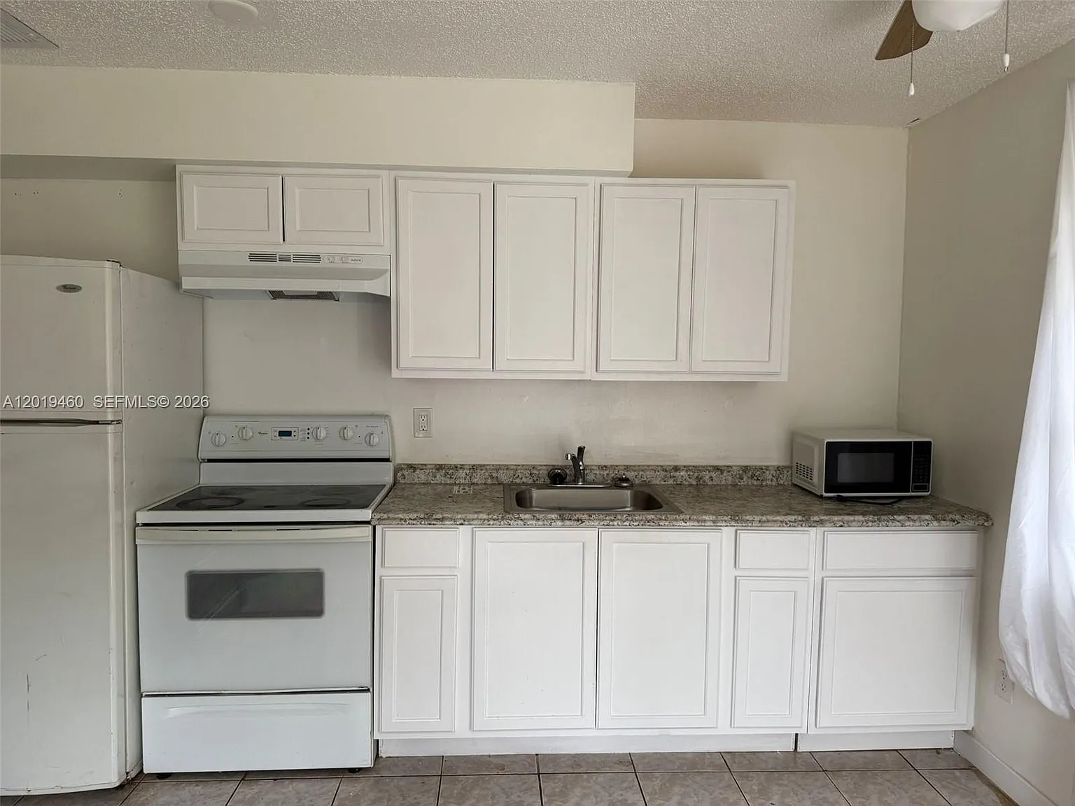 1 bed, 1.0 bath, $1,050 — Photo 3