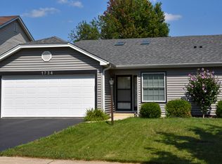 1734 Ranchview Dr, Naperville, IL 60565