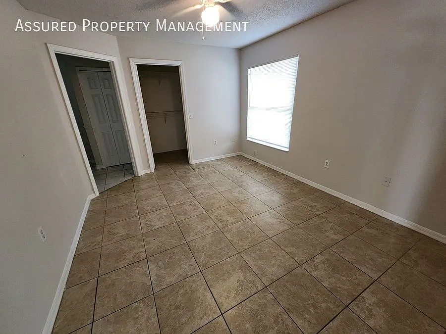 Three bedroom, two bathroom, two car garage with large private backyard. — Photo 4