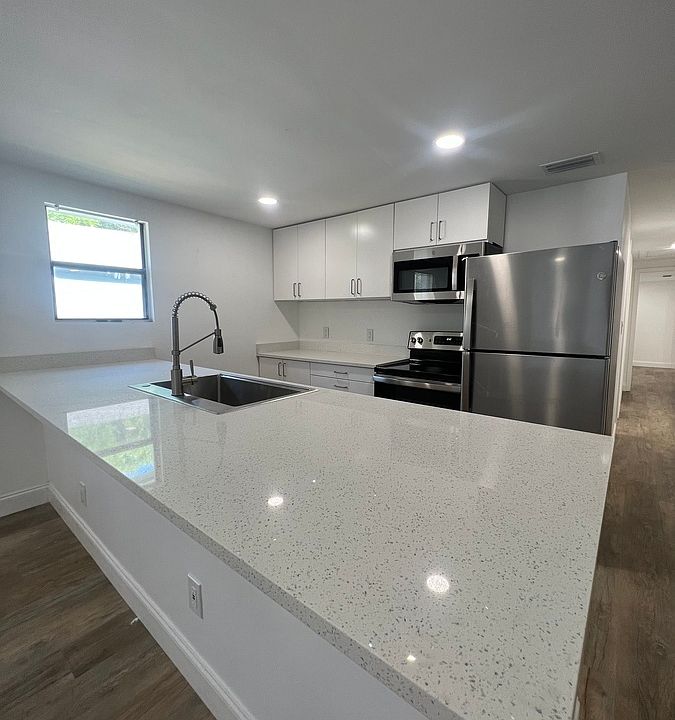 1st image of 3431 Broadway Ave #1