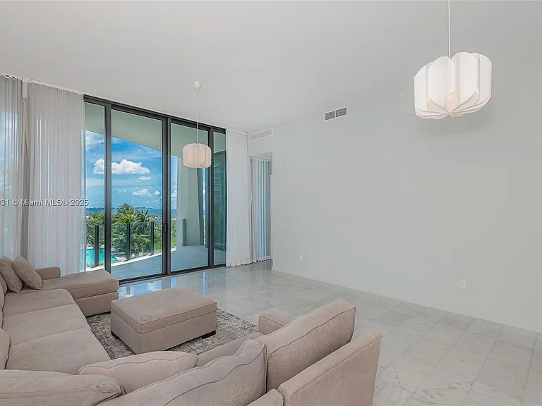 2821 S Bayshore Dr #7B — Photo 2