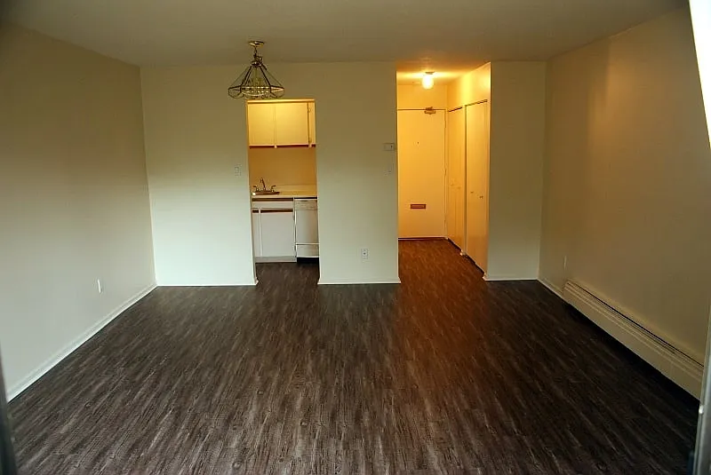 Oak Manor — Photo 3