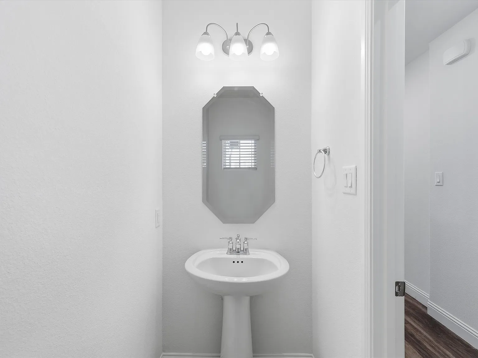 3 bed, 1588 sqft, $1,825 — Photo 4