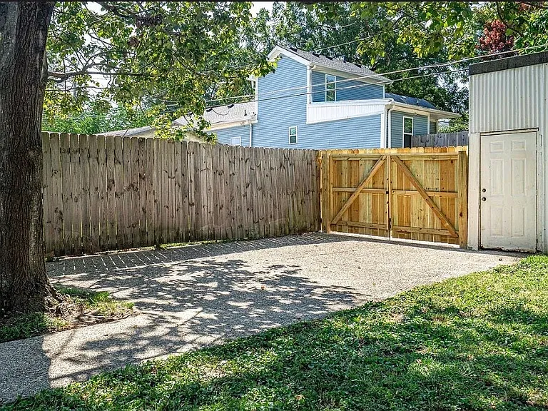 992 Goss Ave — Photo 20