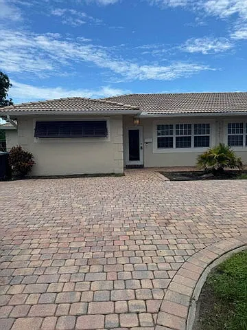 2 bed, 3367 sqft, $3,200 — Photo 2