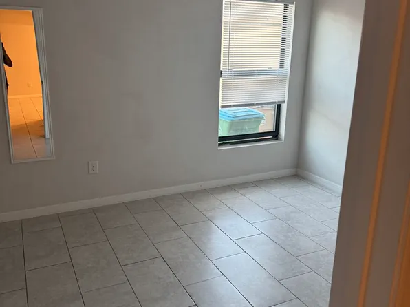 547 SE 4th Ter, Cape Coral, FL 33990