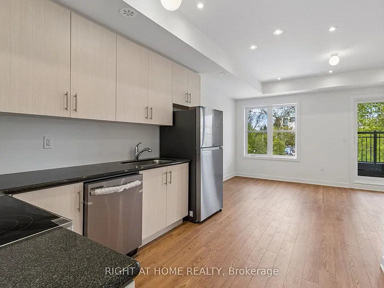 15100 Yonge St #206 — Photo 11